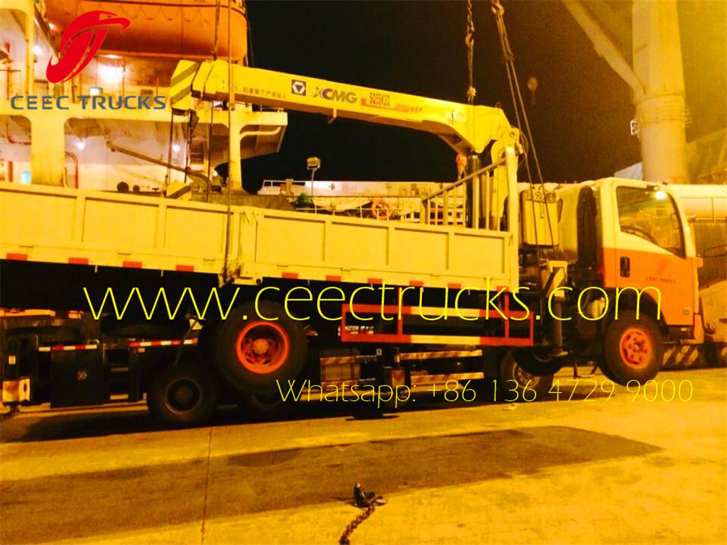 ISUZU 5 T XCMG truck mounted crane for shipment