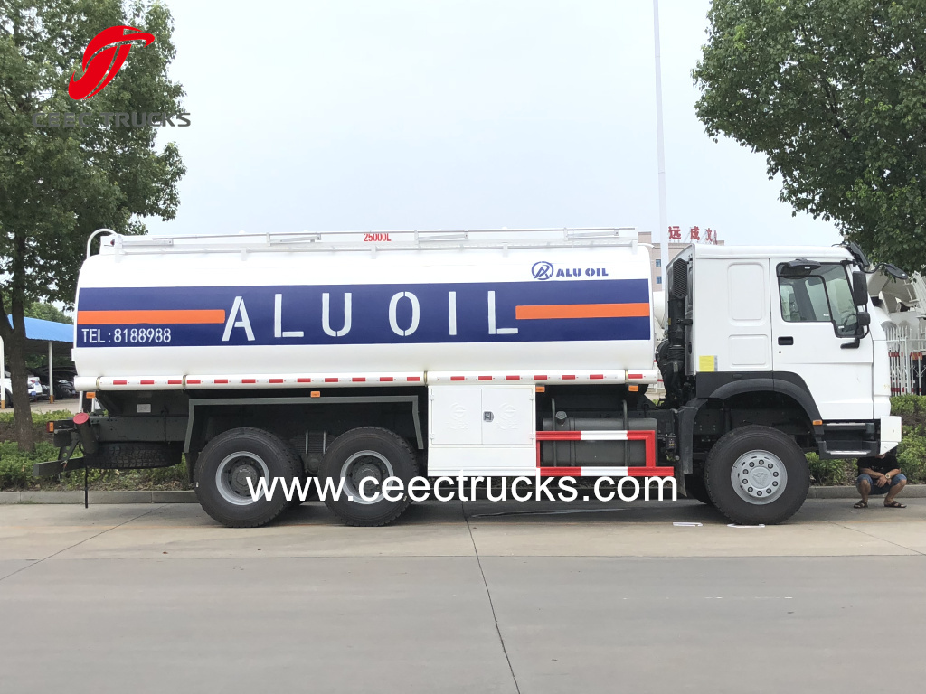 SINOTRUK HOWO 6X6 all wheel drive Fuel bowser Oil tanker trucks