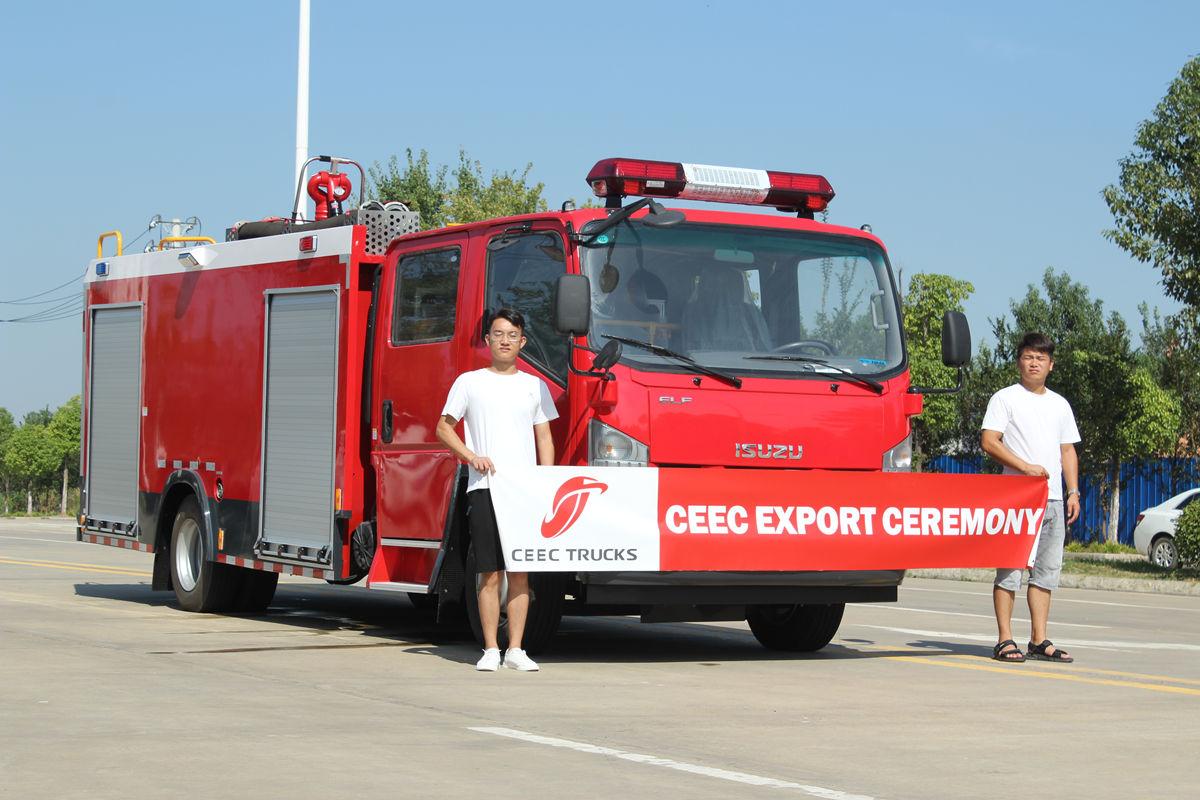 ISUZU foam fire engine