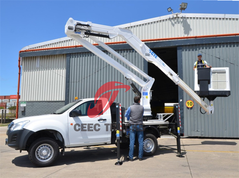 Isuzu 4x4 pick-up with aerial platform