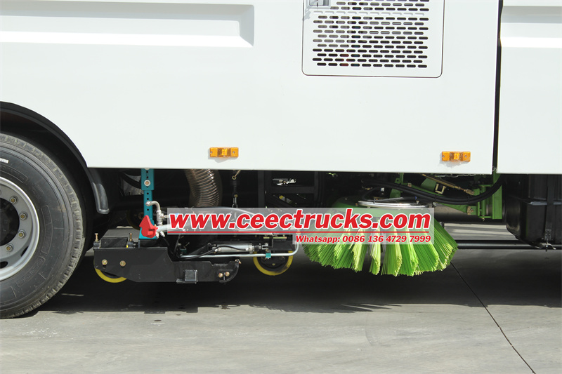 Isuzu 10cbm airport road sweeper