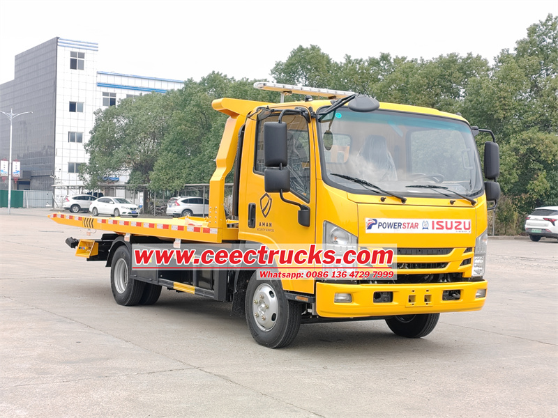 Isuzu flatbed road rescue tow truck