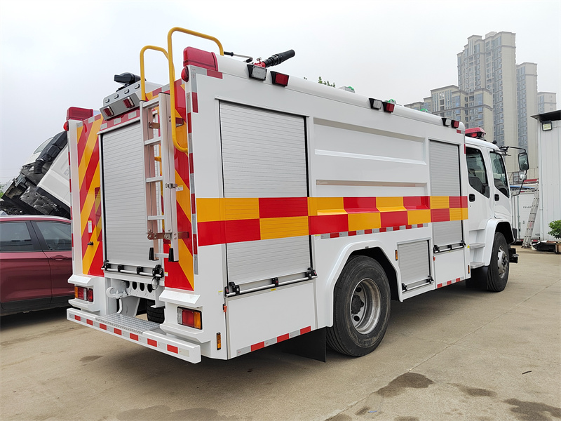 ISUZU FVR fire fighting truck ISUZU FVR fire fighting truck