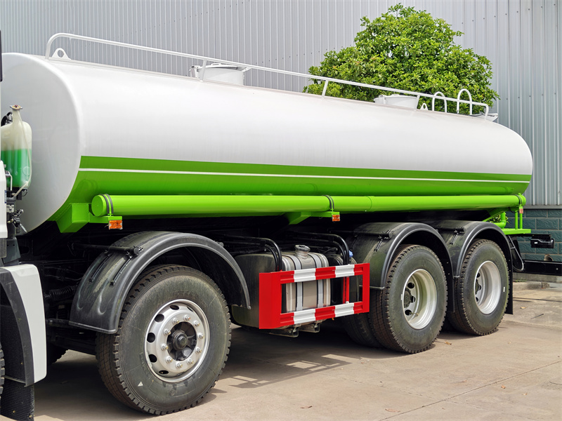 Isuzu GIGA heavy-duty 20000L water tank truck