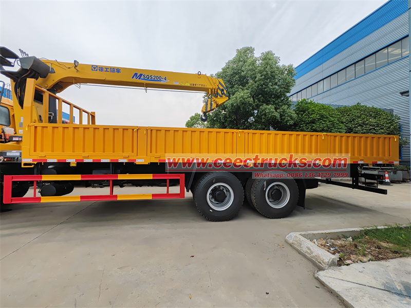 FAW 6X4 340HP truck mounted XCMG crane