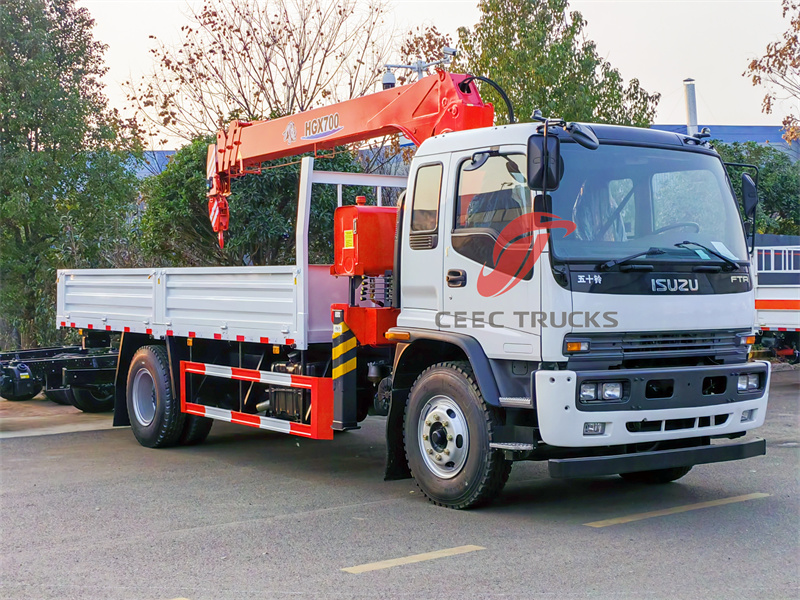 Isuzu FTR service truck 5tons crane