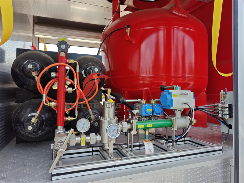 Isuzu GIGA fire powder truck