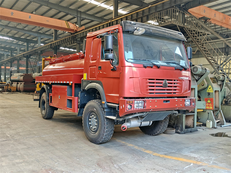 Howo 4X4 mining water tank truck