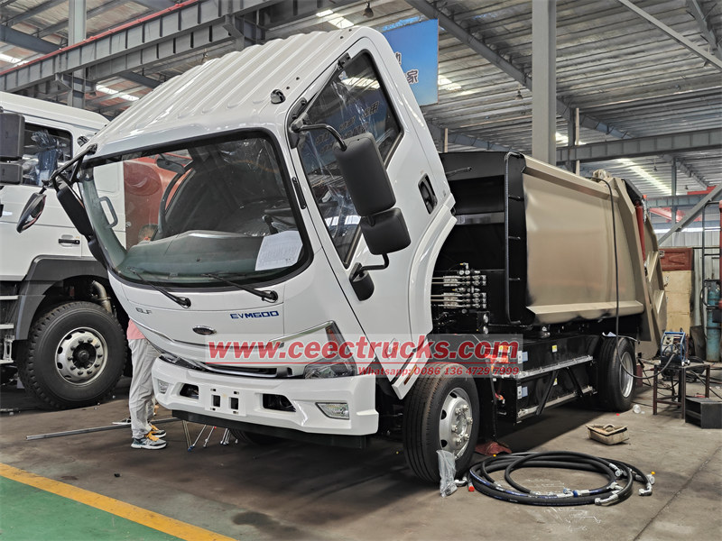 Isuzu electric garbage compactor truck factory