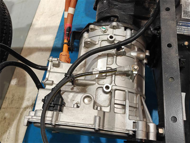 ISUZU EV cargo truck chassis with Motor