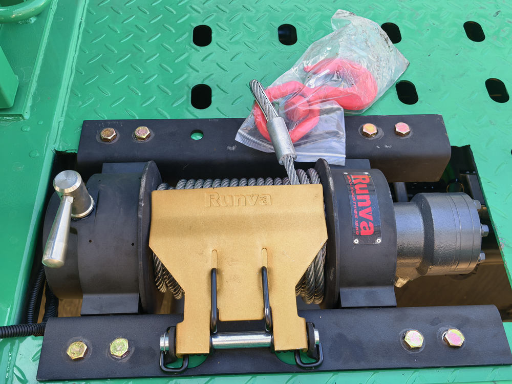 Isuzu road wrecker truck