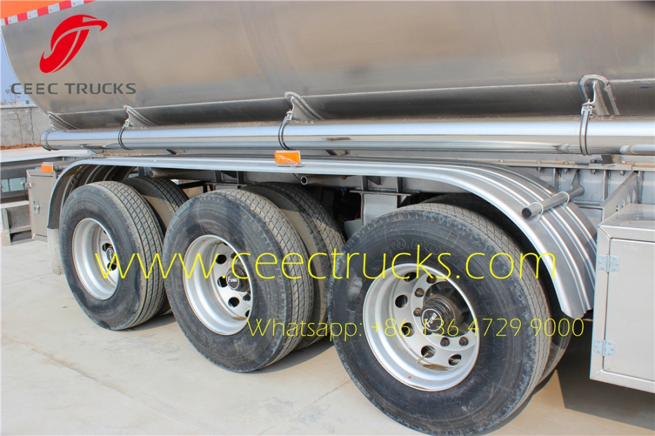 China best 3 axle oil tanker semitrailer export