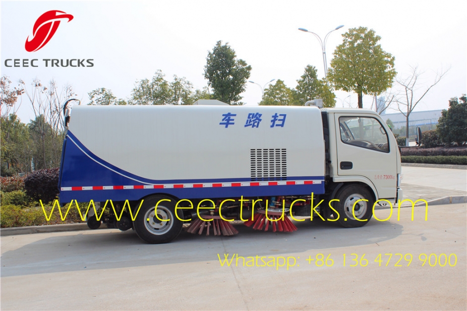 Dongfeng 4x2 road sweeper truck for public street sweeper truck for sale