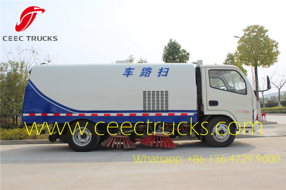 Dongfeng 4x2 road sweeper truck for public street sweeper truck for sale