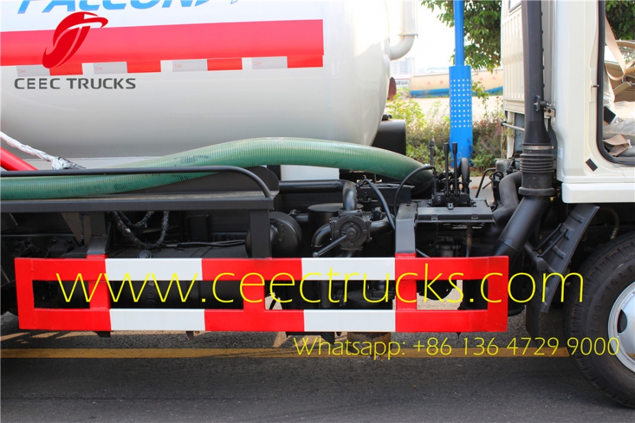 Manufacturer supply dongfeng 4CBM cesspit emptier truck lowest price