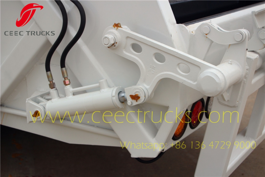 Asia country buy ISUZU 6cbm compressed refuse truck bottom price