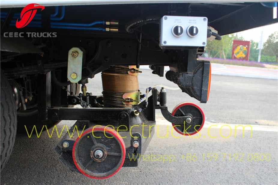 ISUZU street sweeper trucks rear suction plate sale