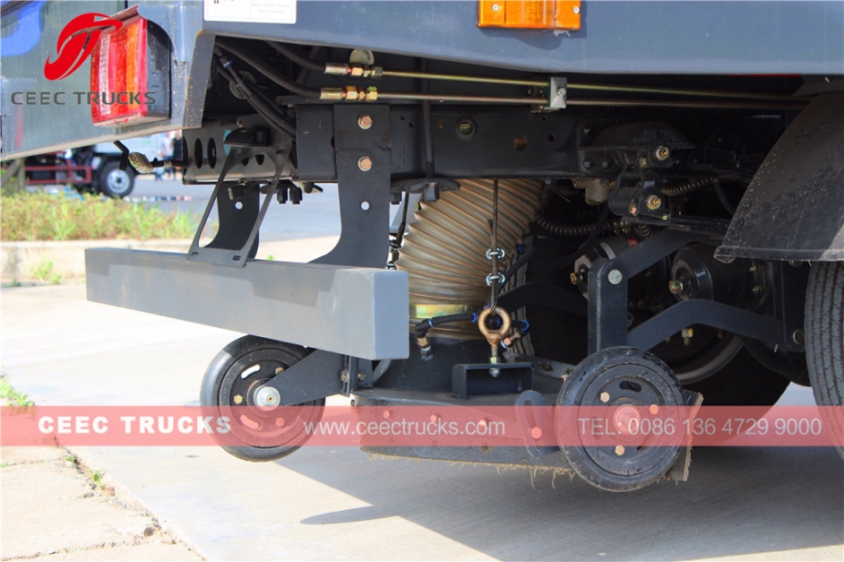 FAW 5CBM road sweeper truck low price