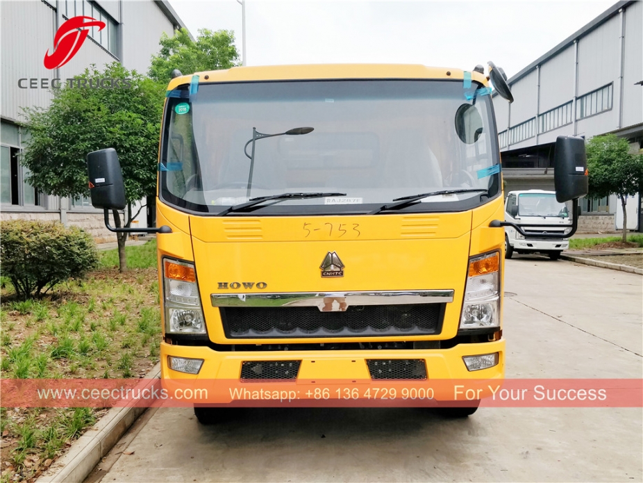 Xe tải đầm HOWO 8cbm RHD