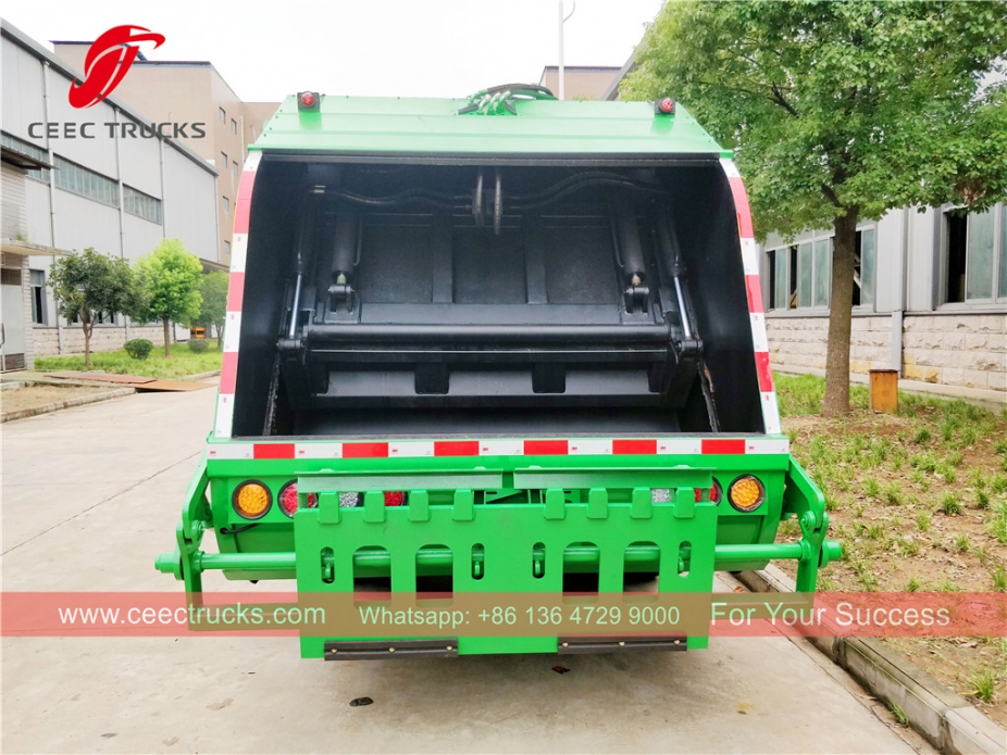 Xe tải đầm HOWO 8cbm RHD