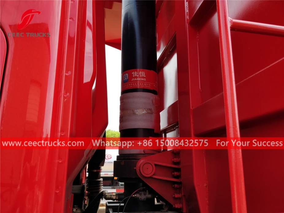 Xe ben 8x4 IVECO Genlyon