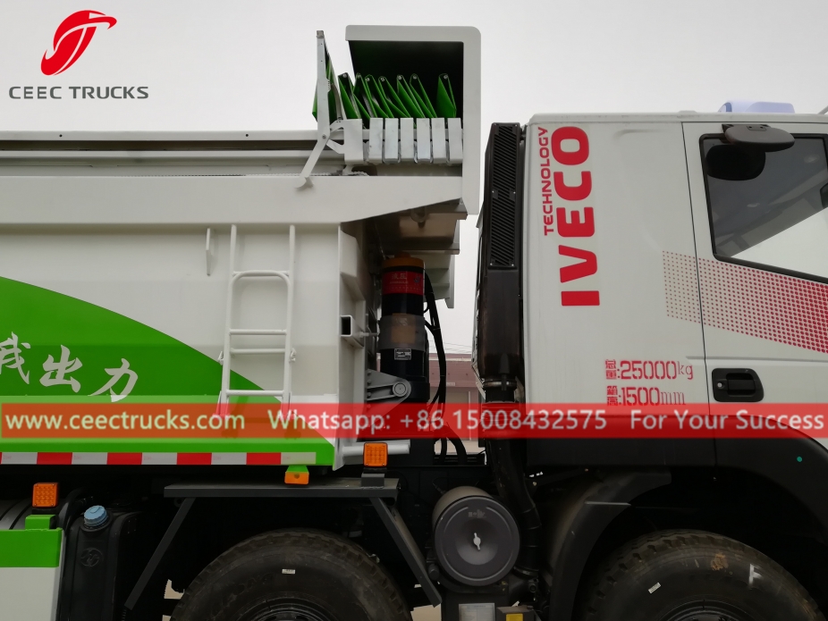 Xe ben 8x4 IVECO