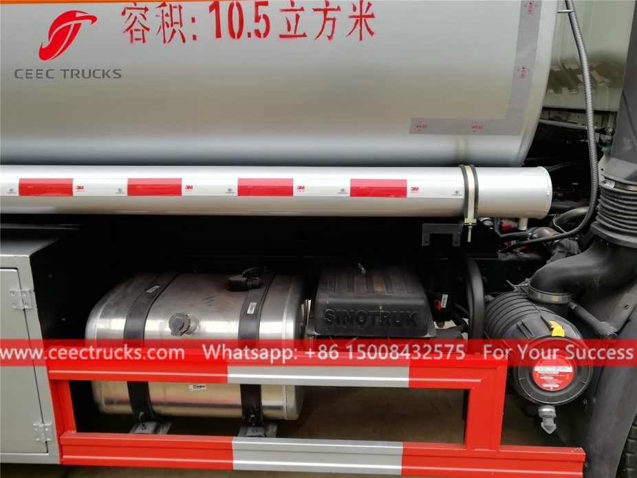 Tàu chở nhiên liệu HOWO 10,5CBM