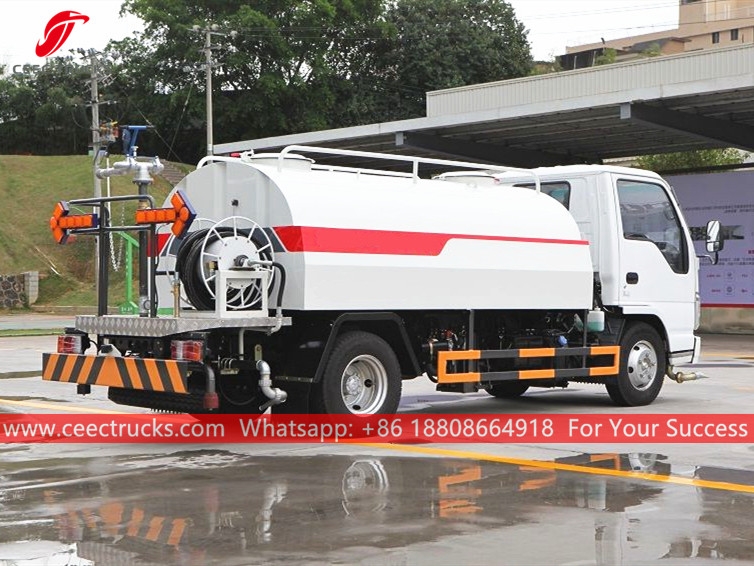 Máy cung cấp nước ISUZU 4CBM có vòi áp lực cao