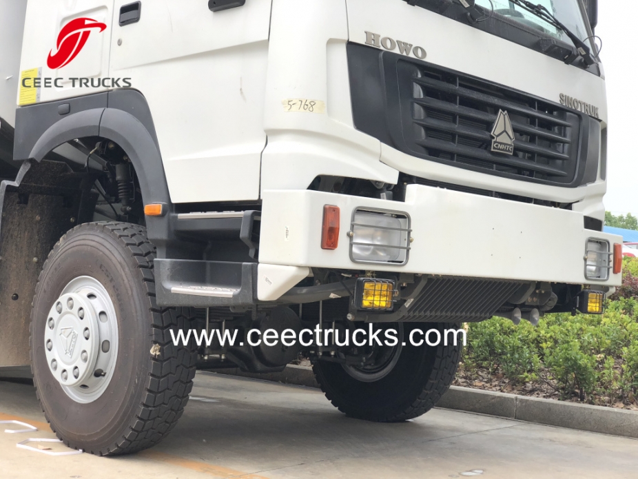 SINOTRUK HOWO 6X6 dẫn động bốn bánh Xe tải chở dầu nhiên liệu