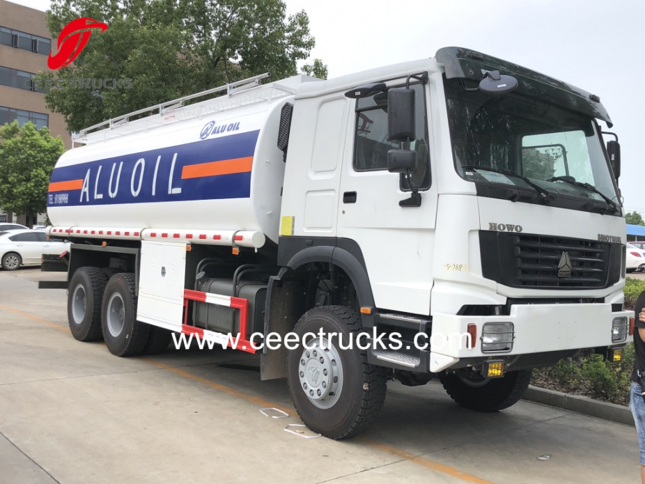 SINOTRUK HOWO 6X6 dẫn động bốn bánh Xe tải chở dầu nhiên liệu