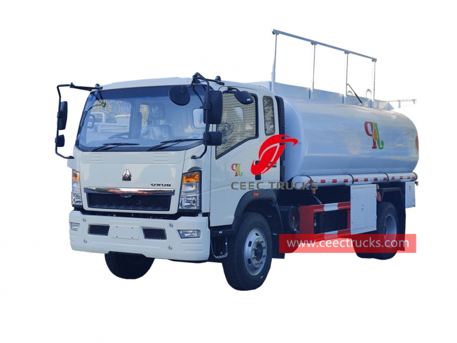 HOWO 6 wheeler refueling truck