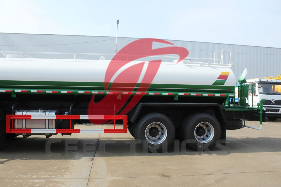 ISUZU GIGA 8×4 water spraying truck