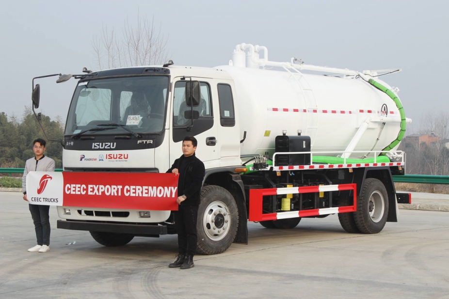 ISUZU FTR vacuum sewage suction truck export to Africa