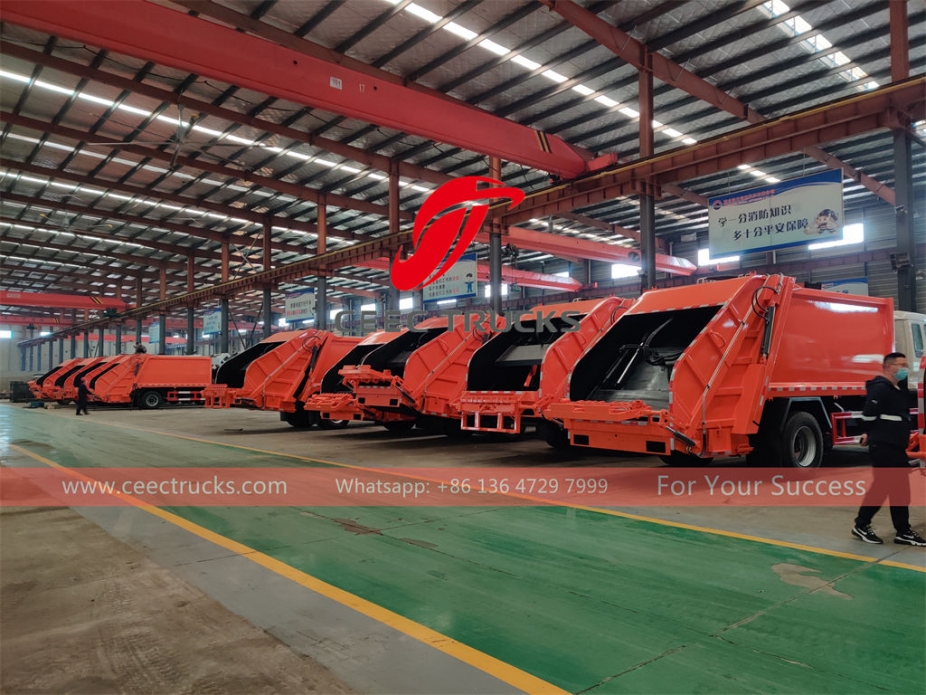 Dubai customer buy ISUZU 10 cubic meter refuse compactor trucks