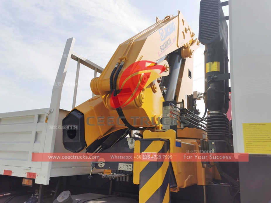 HOWO 4×4 AWD Truck Mounted Crane for sale