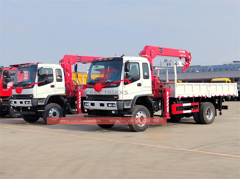 ISUZU FVR 4×4 Truck Mounted Crane UNIC 8 tons with factory direct sale