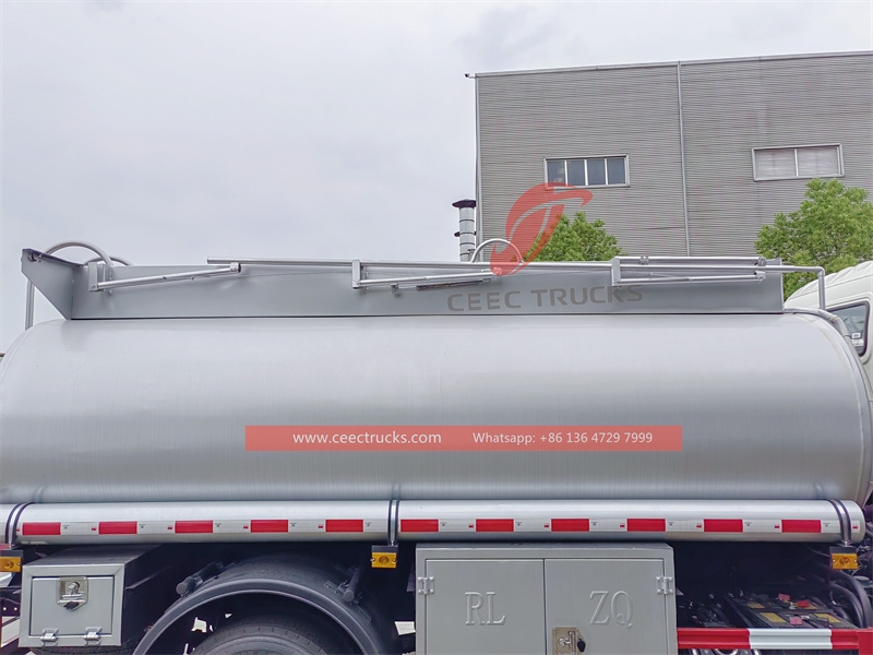 HOWO 140hp light duty Fuel Tank Truck made in China