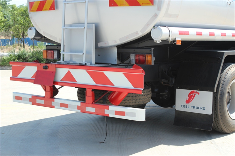 Isuzu FTR 12000L mobile fuel bowser made in China