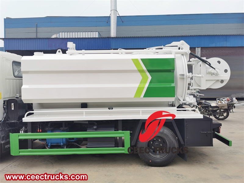 Isuzu GIGA vacuum truck with Jet Cleaner