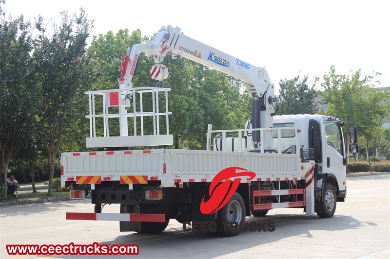 Isuzu Boom Crane Truck with Manlifter