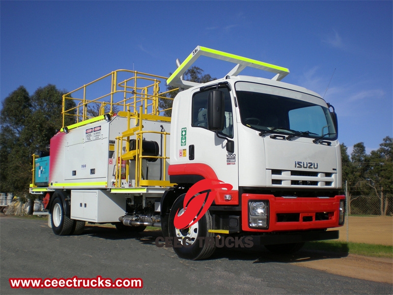 Isuzu 8 cbm fuel lubrication service truck