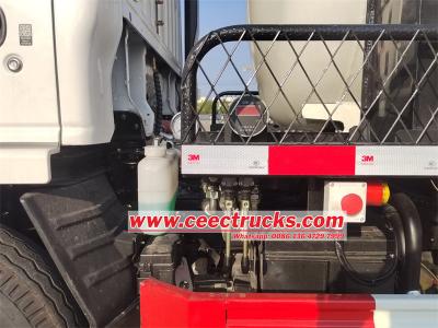 ISUZU NKR 4000L vacuum sewage truck for sale