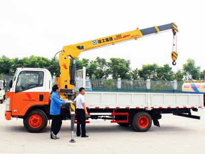 Isuzu ELF 190hp truck with 5 tons telescopic crane