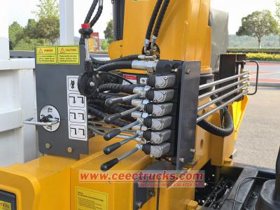 Isuzu truck with 3Ton crane lift