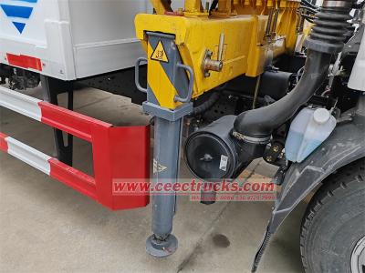 Isuzu KV600 garbage truck with hydraulic crane