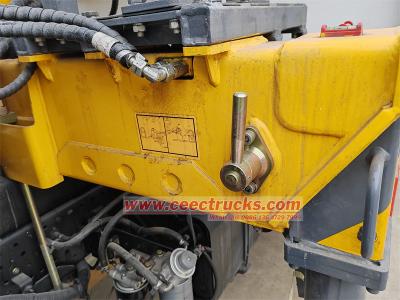 Isuzu KV600 garbage truck with hydraulic crane