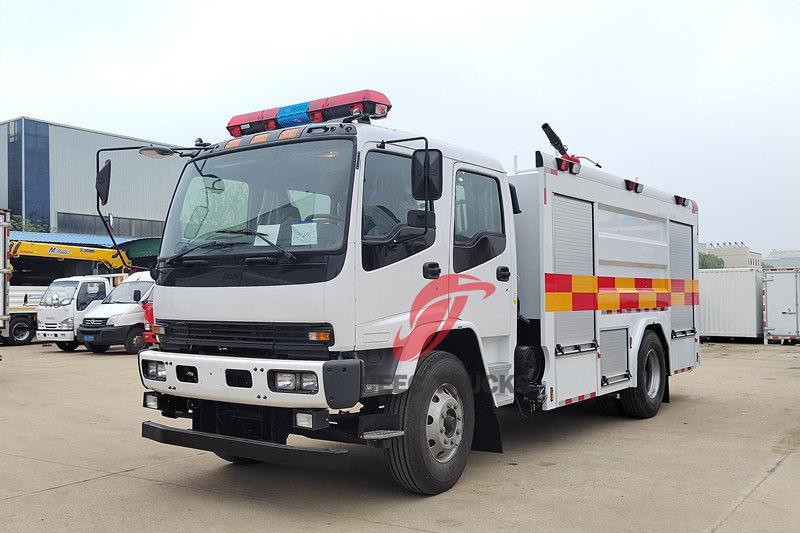 Xe chữa cháy bọt bồn chứa nước Isuzu FTR 205hp