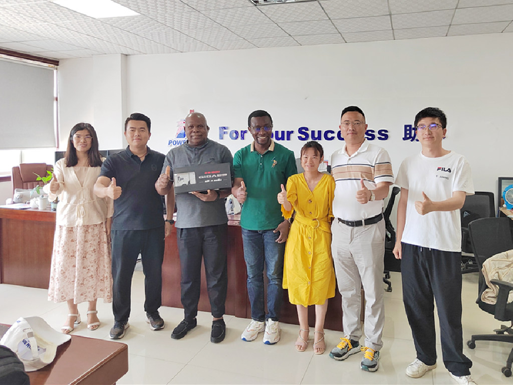 Khách hàng Ethiopia đến thăm chúng tôi để mua Xe cẩu trên cao ISUZU 20m